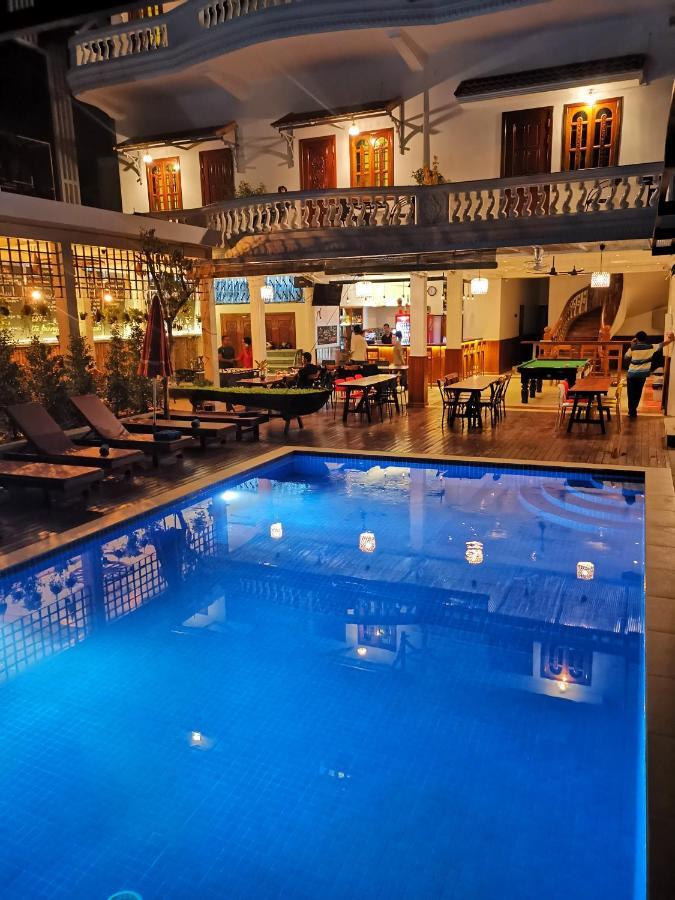 Poolside Villa Phnom Penh Exterior photo